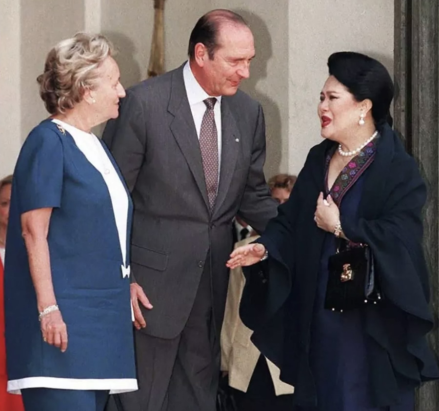 La reine Sirikit reçue par Jacques et Bernadette Chirac